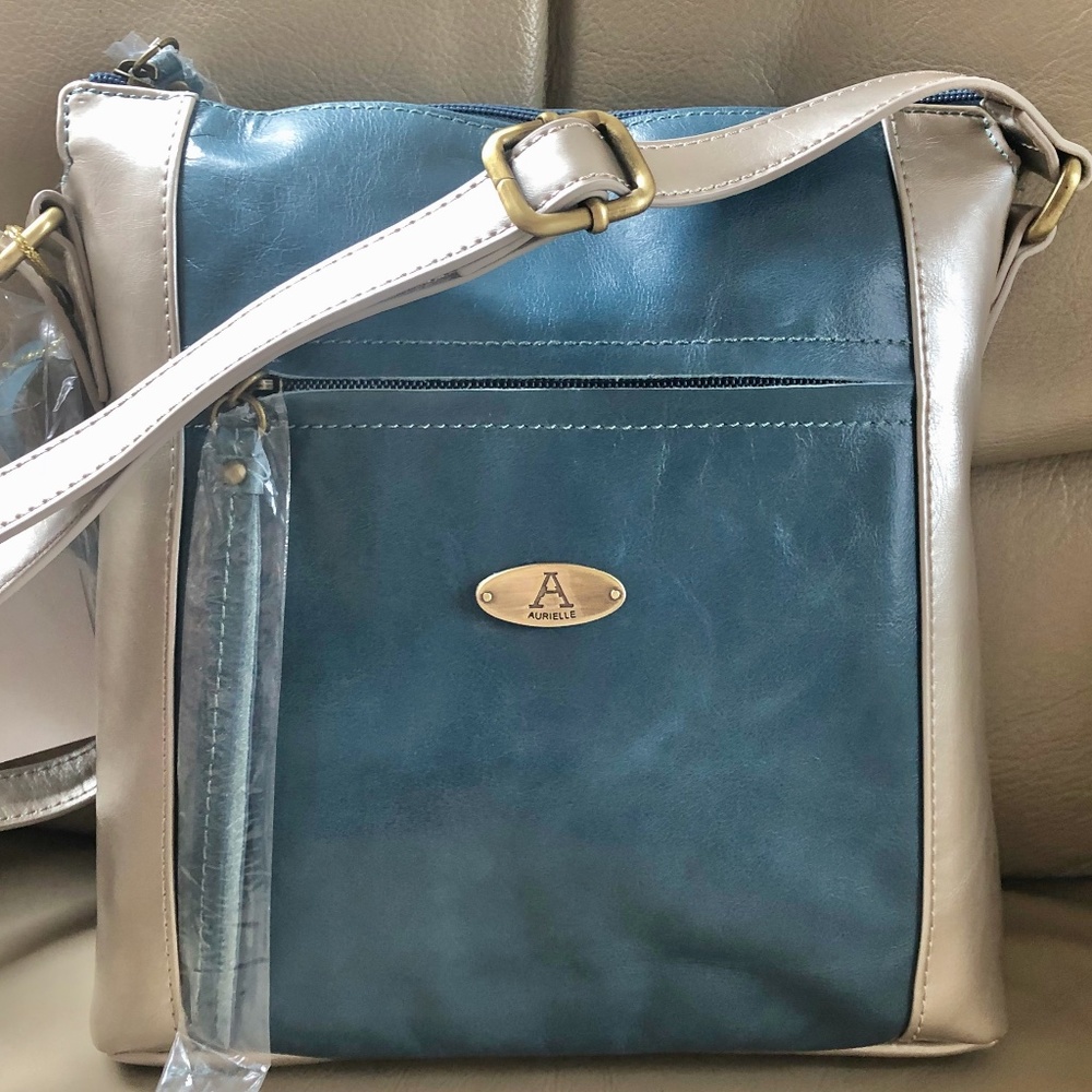 NWT Aurielle Turquoise Silver Leather Crossbody Bag with Pockets